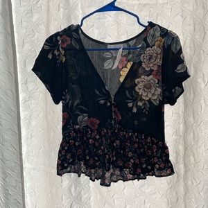 Ivy + Main Top FLR MIX MEDIA